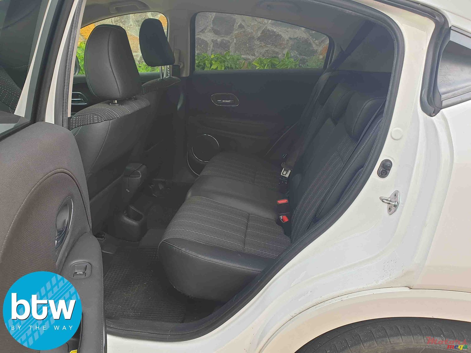 2014' Honda Vamos Vezel Z package photo #3