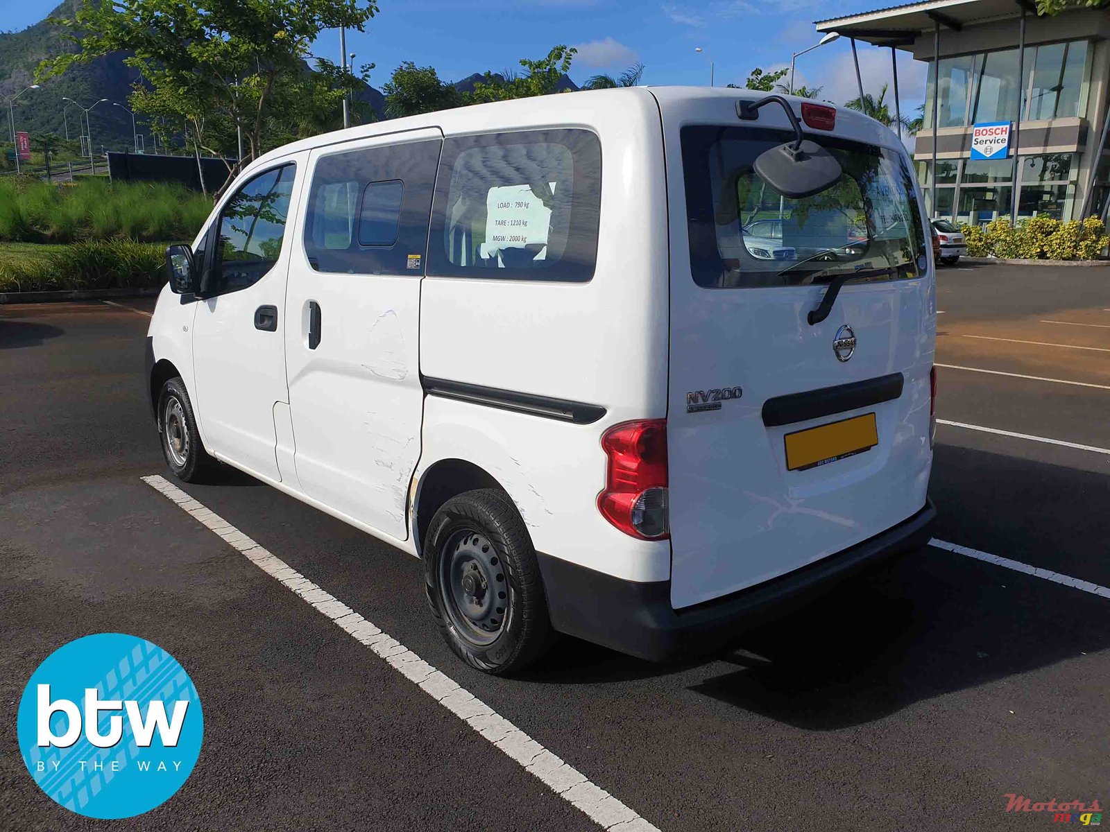 2012' Nissan NV 200 photo #3