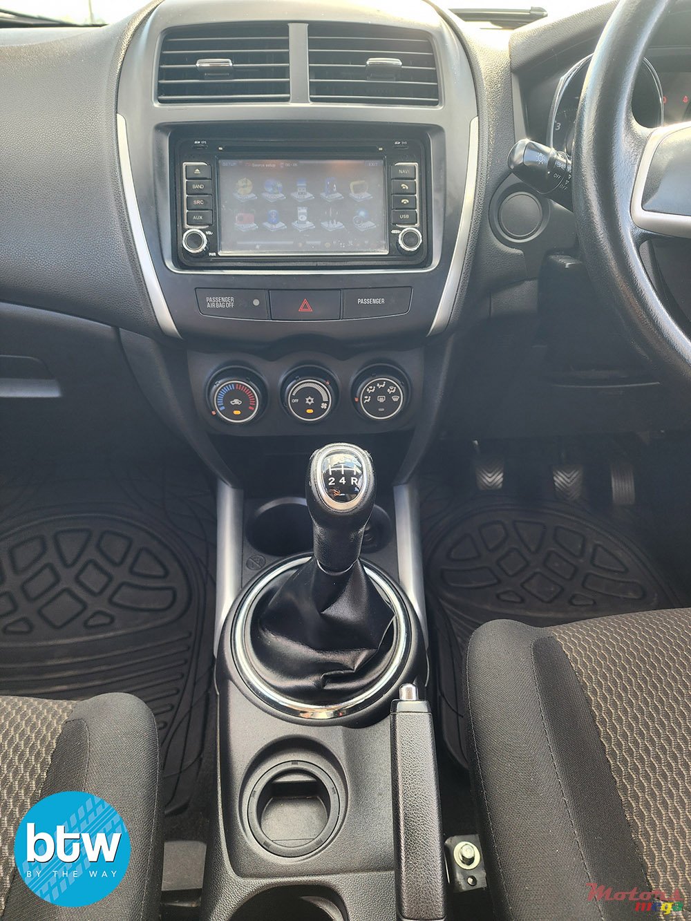 2014' Mitsubishi ASX photo #7