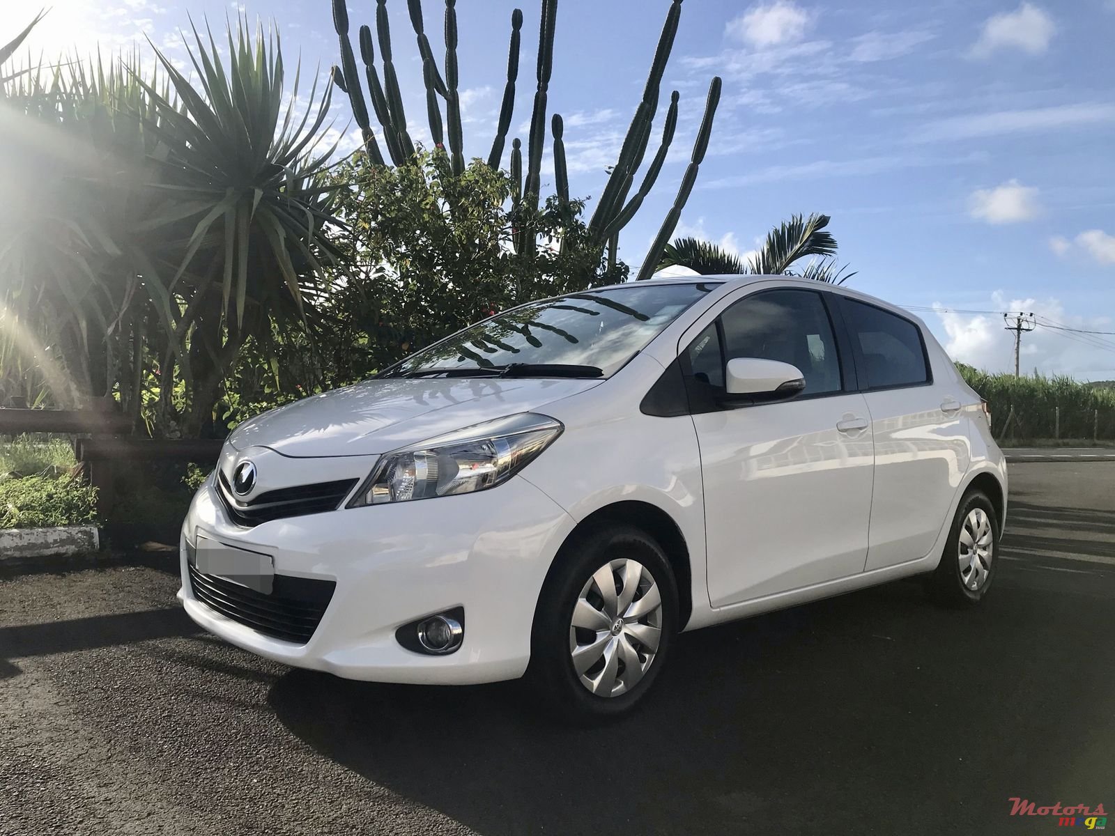 2012' Toyota Vitz photo #3