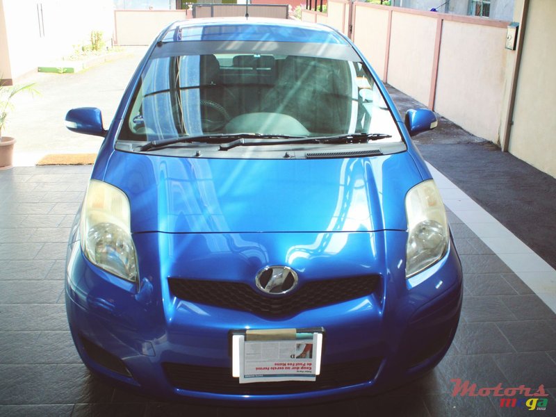 2009' Toyota Vitz photo #5