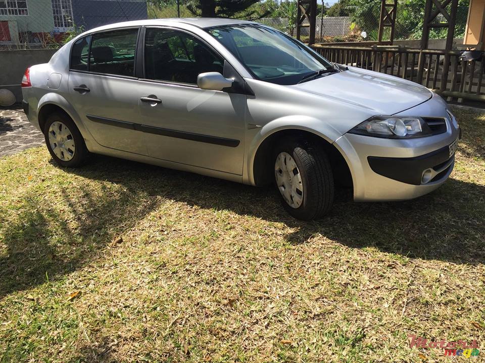 2009' Renault Megane None photo #2