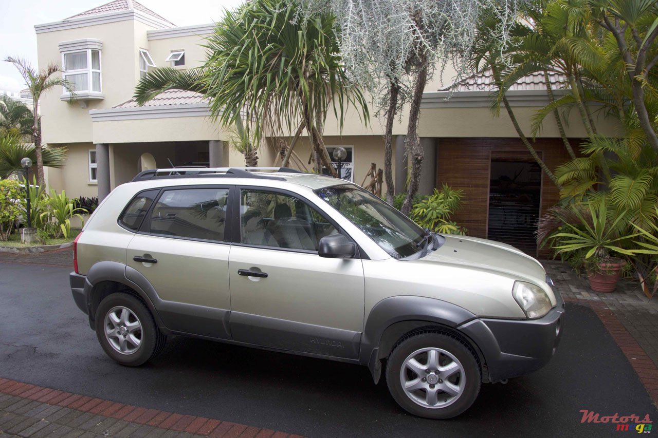 2005' Hyundai Tucson photo #1