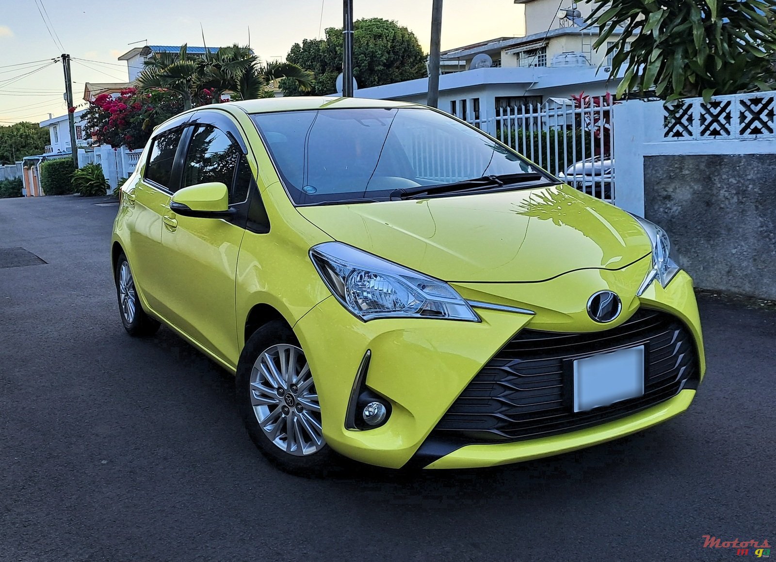 2017' Toyota Vitz photo #1