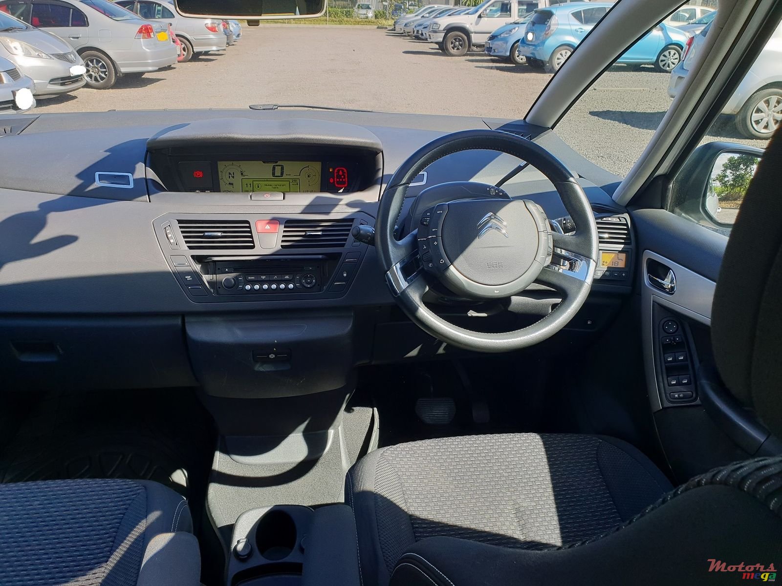 2012' Citroen C4 Picasso photo #5