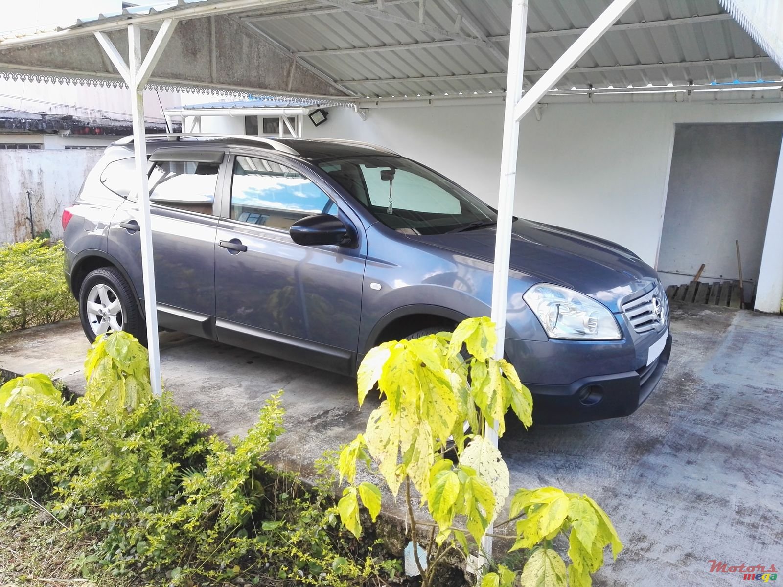 2009' Nissan Qashqai+2 photo #1