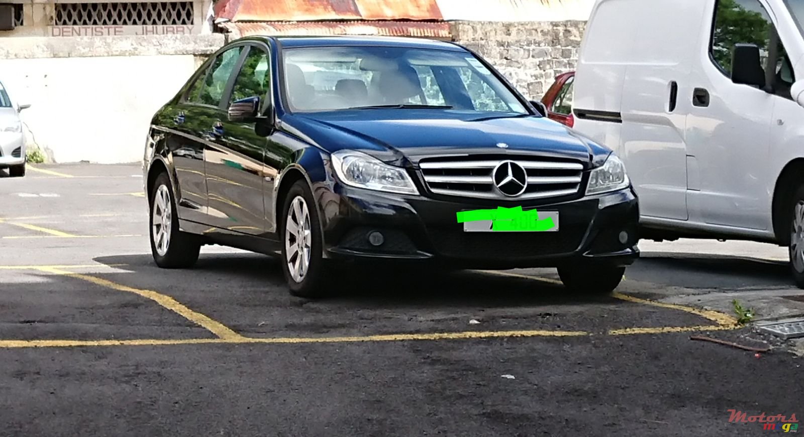 2011' Mercedes-Benz C-Class C180 photo #1