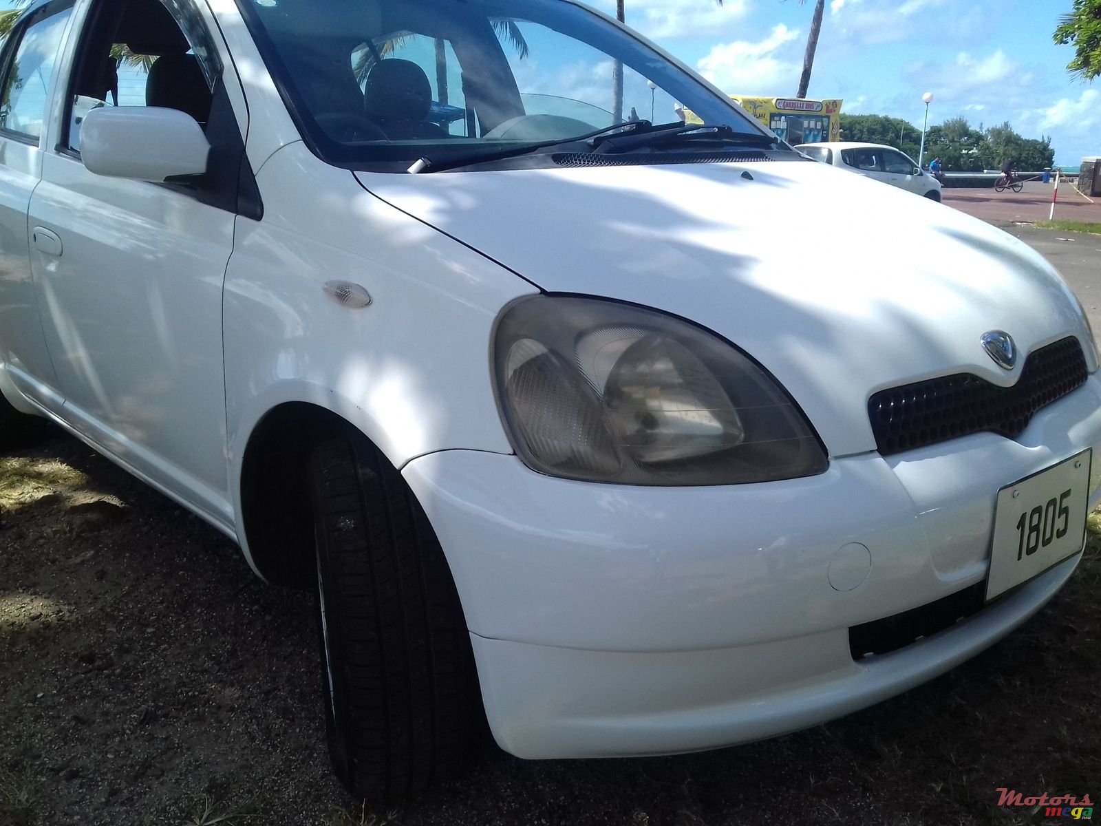 1999' Toyota Vitz photo #1