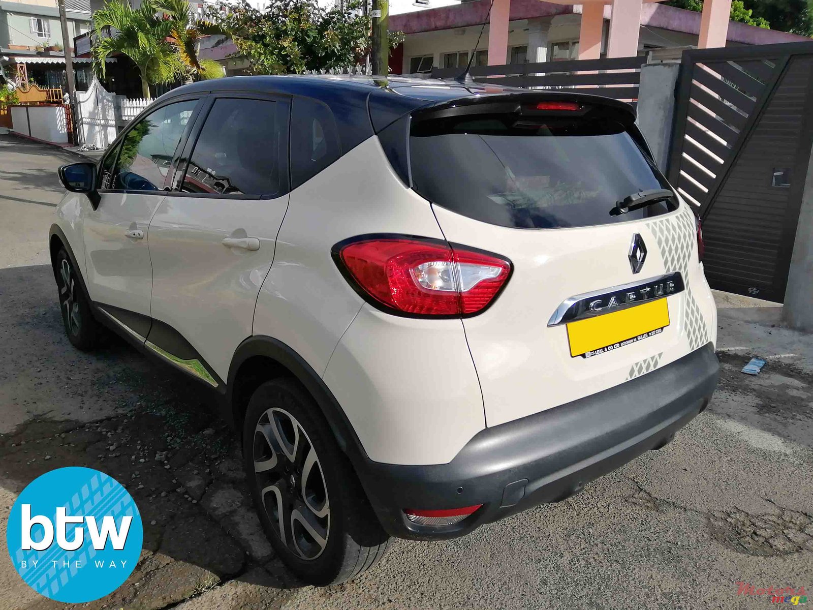 2014' Renault Captur 1.2 Turbo Automatic photo #2