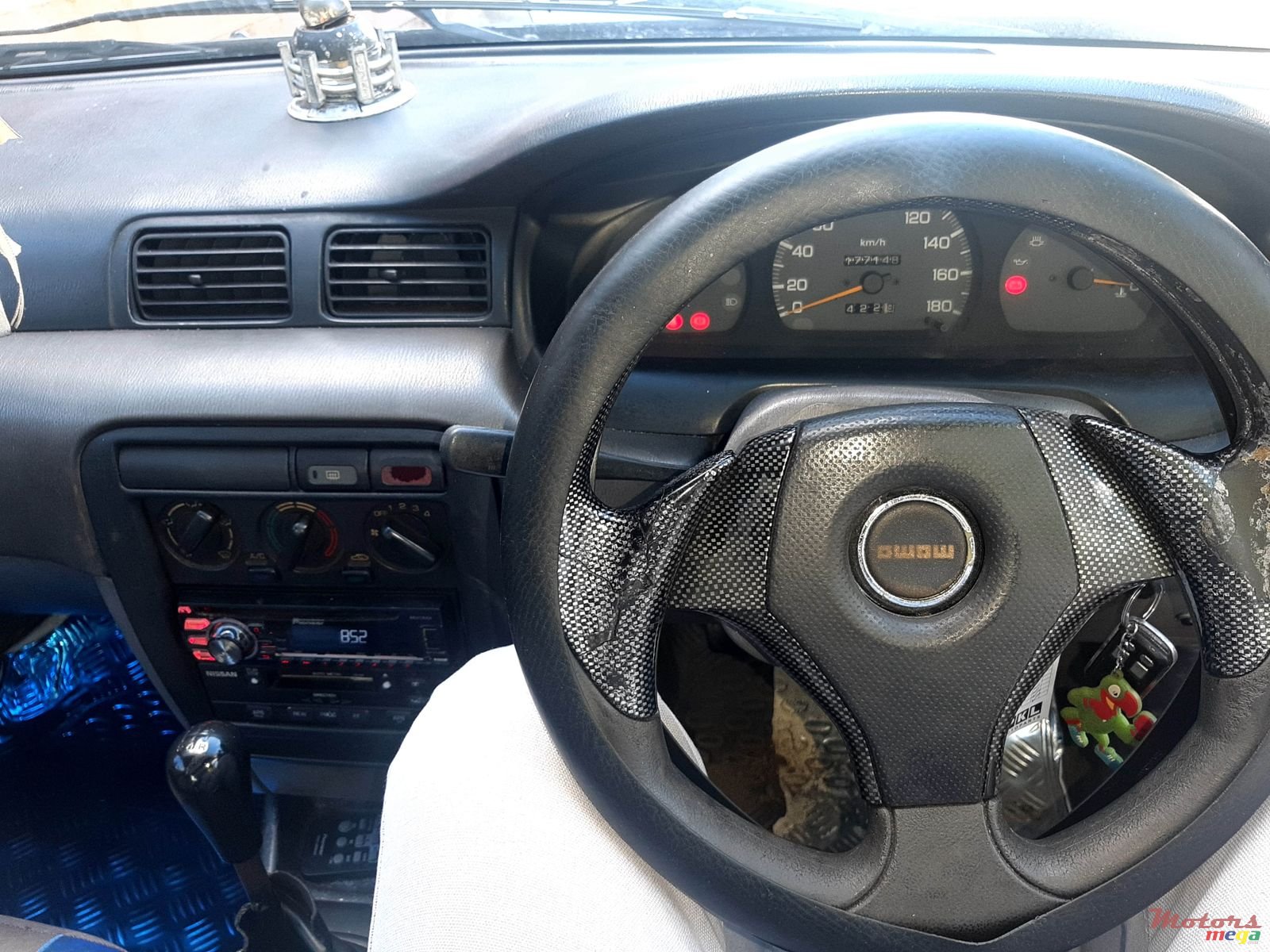 1994' Nissan Sunny photo #1