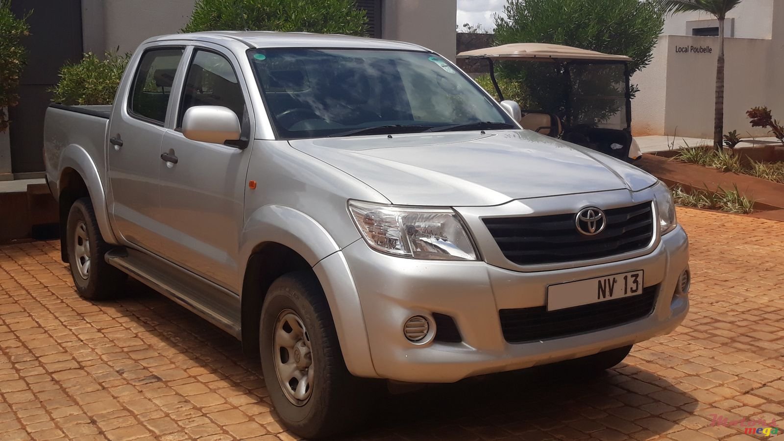 2013' Toyota Hilux 4x4 photo #1