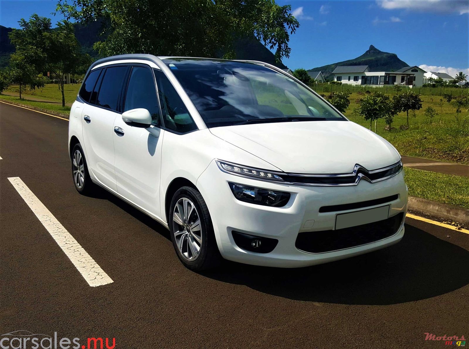 2015' Citroen C4 Picasso 1.6 HDI photo #1