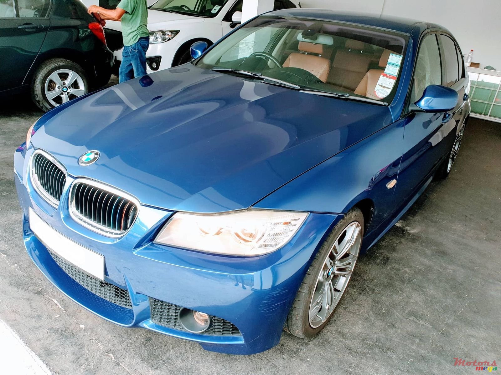 2010' BMW 318 photo #2