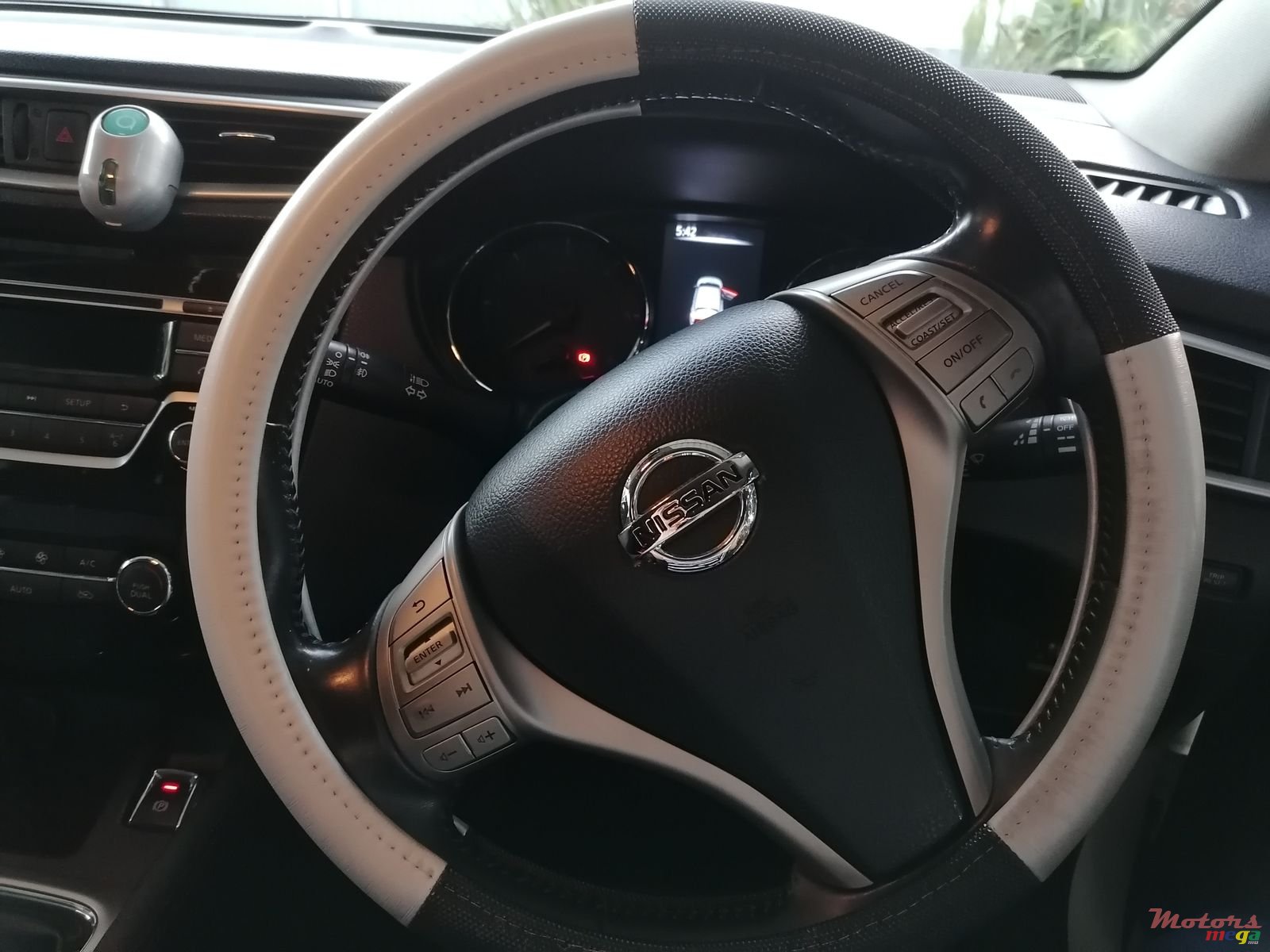 2014' Nissan Qashqai photo #3