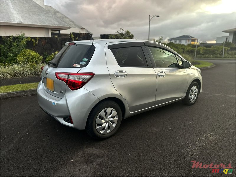 2017' Toyota Vitz Hybrid photo #4