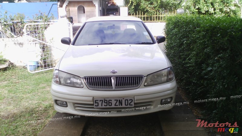 2002' Nissan N16 photo #3