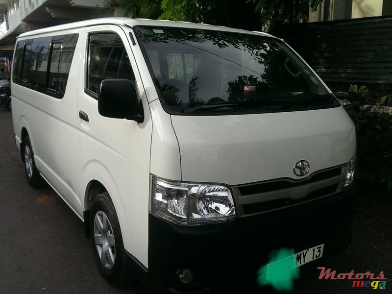 2013' Toyota HiAce photo #3