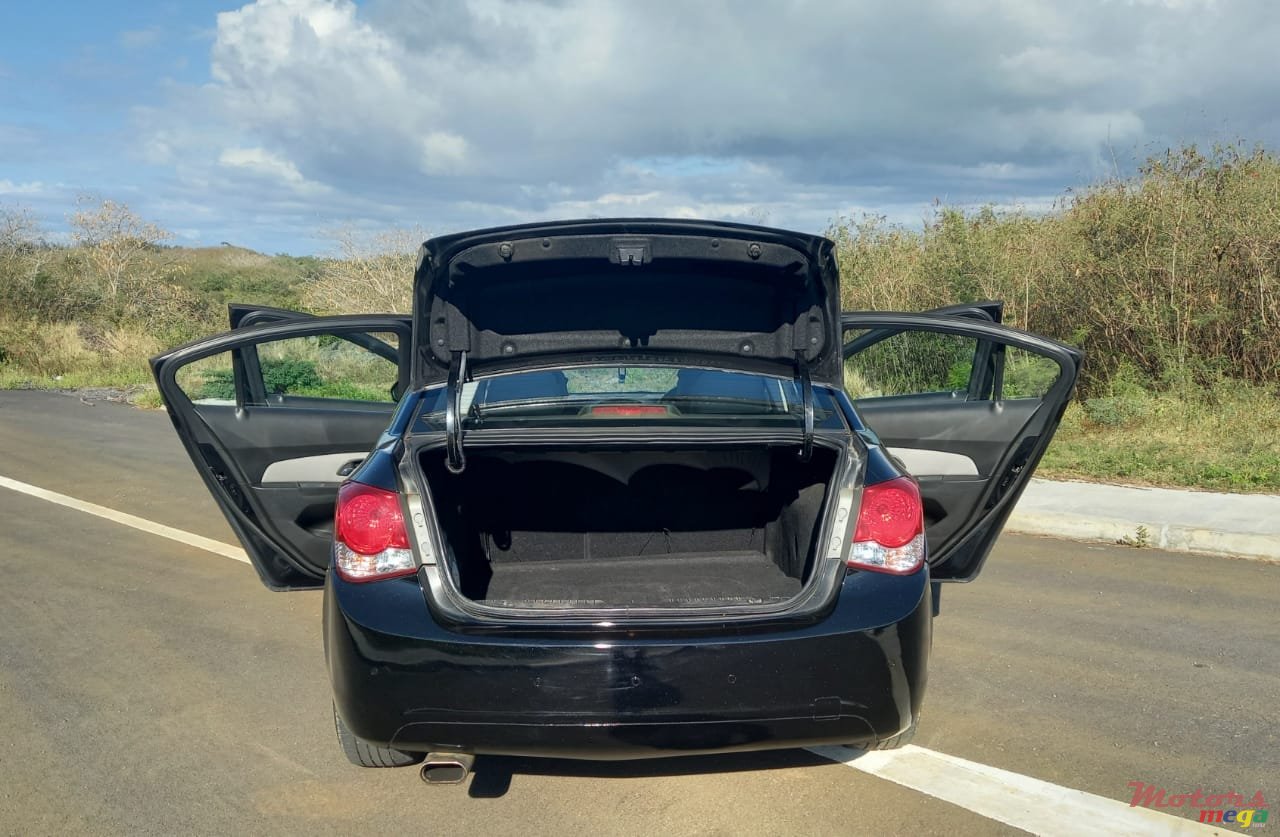 2011' Chevrolet 1500 photo #3