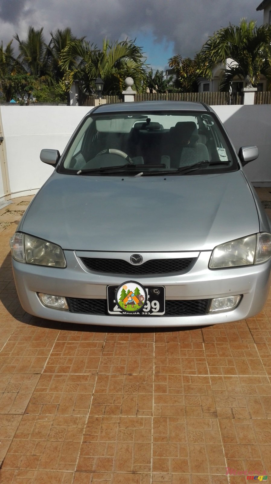 1999' Mazda 323 photo #1