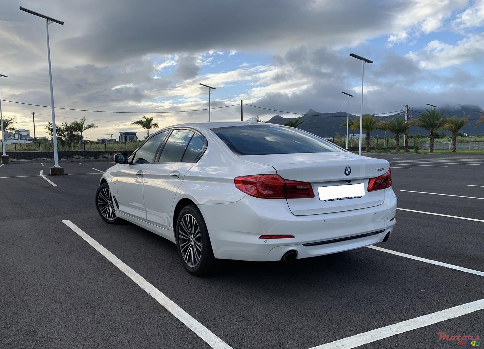 2017' BMW 5 Series 530i Sport Line (G30) photo #6