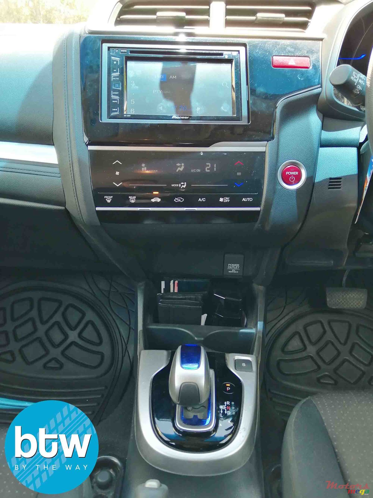 2014' Honda Fit Hybrid photo #4