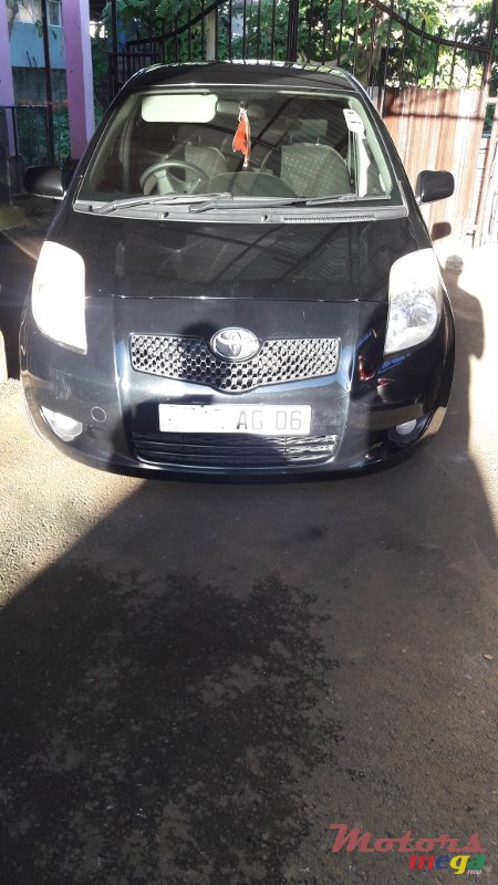 2006' Toyota Yaris photo #1