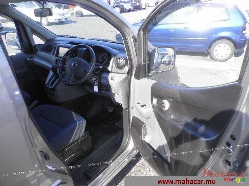 2009' Nissan NV 200 photo #3