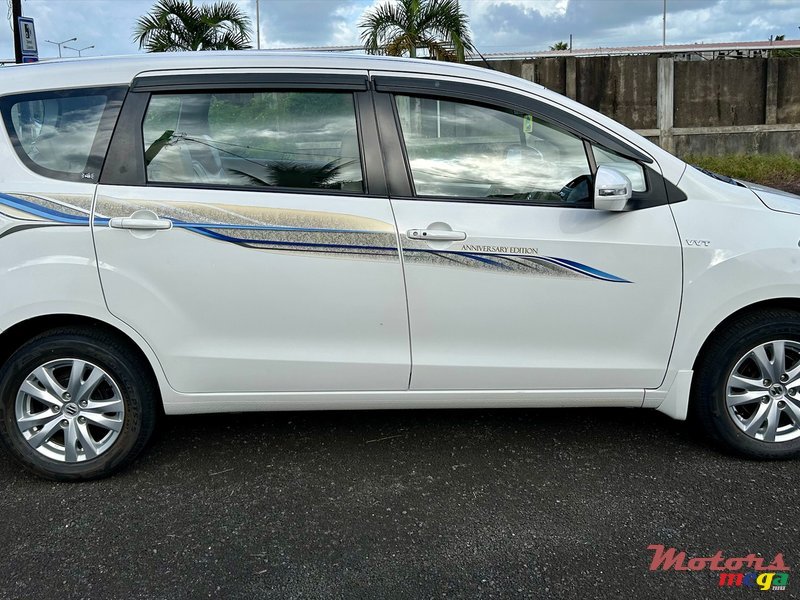 2017' Suzuki Ertiga GLX photo #3