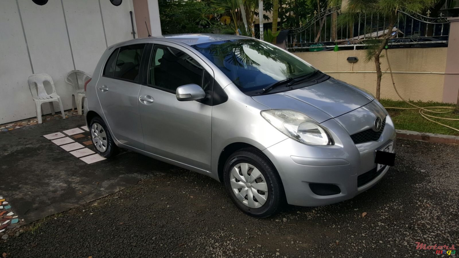 2009' Toyota Vitz photo #1