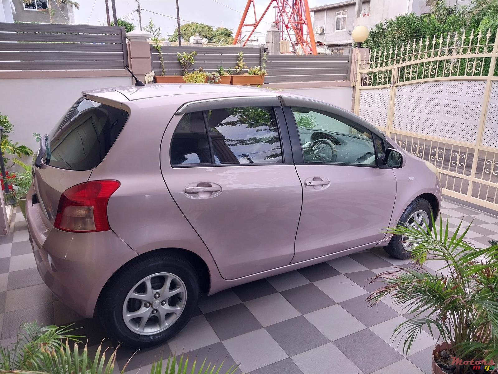 2006' Toyota Vitz photo #5