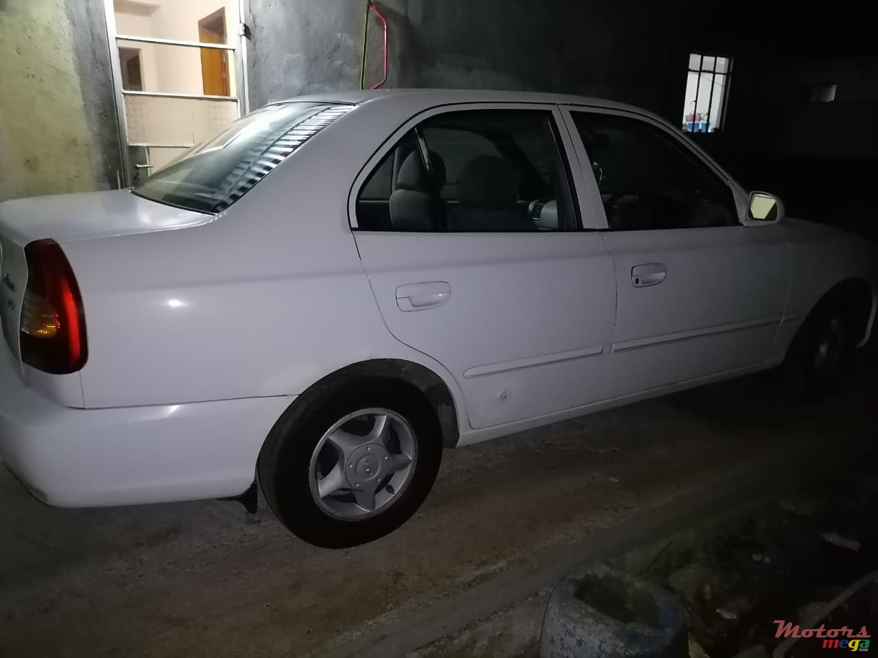 2001' Hyundai Accent photo #5