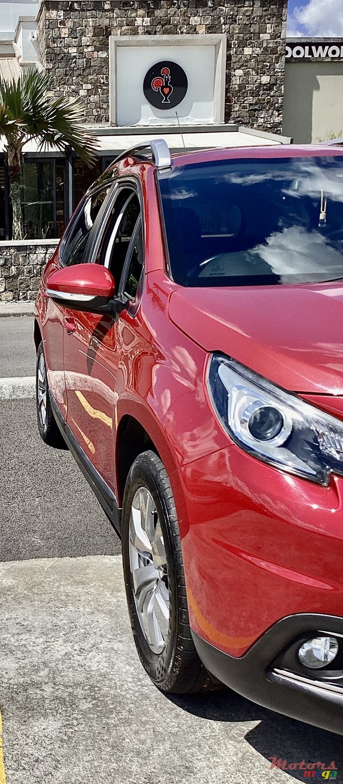 2018' Peugeot 2008 PURETECH-57844117 photo #3