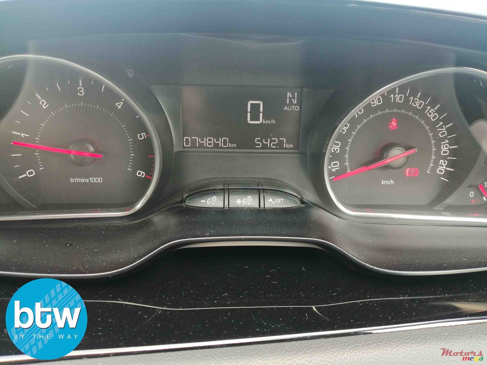 2013' Peugeot 208 e-HDI photo #7