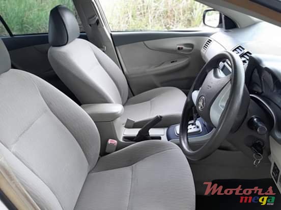 2006' Toyota Axio photo #2