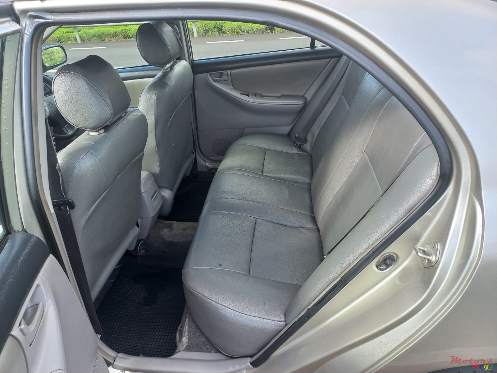 2002' Toyota Corolla photo #7