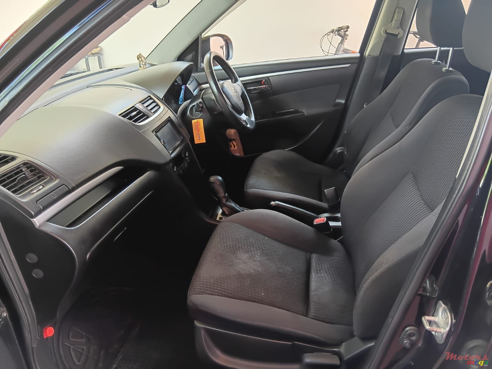 2013' Suzuki Swift photo #2