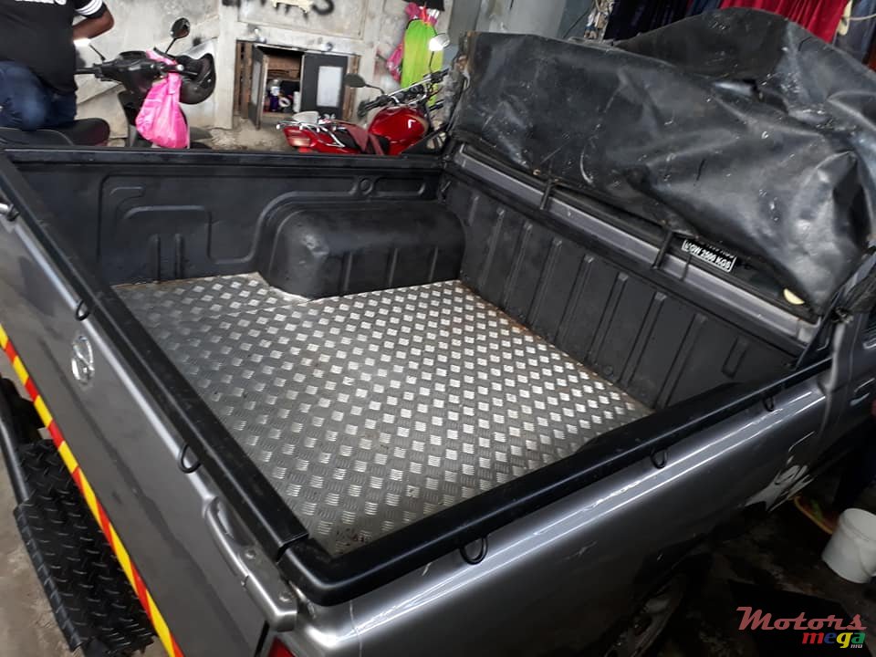 2003' Nissan Navara photo #7