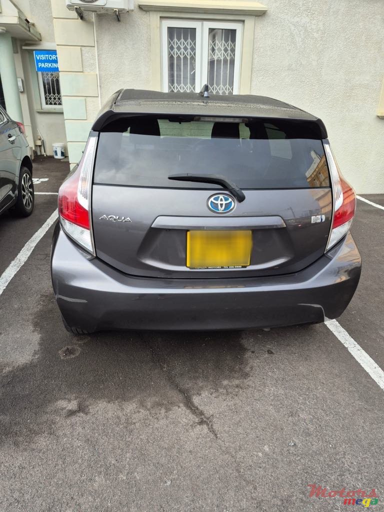 2016' Toyota Aqua photo #2