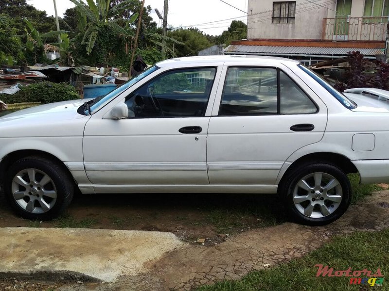 1993' Nissan Sunny photo #1