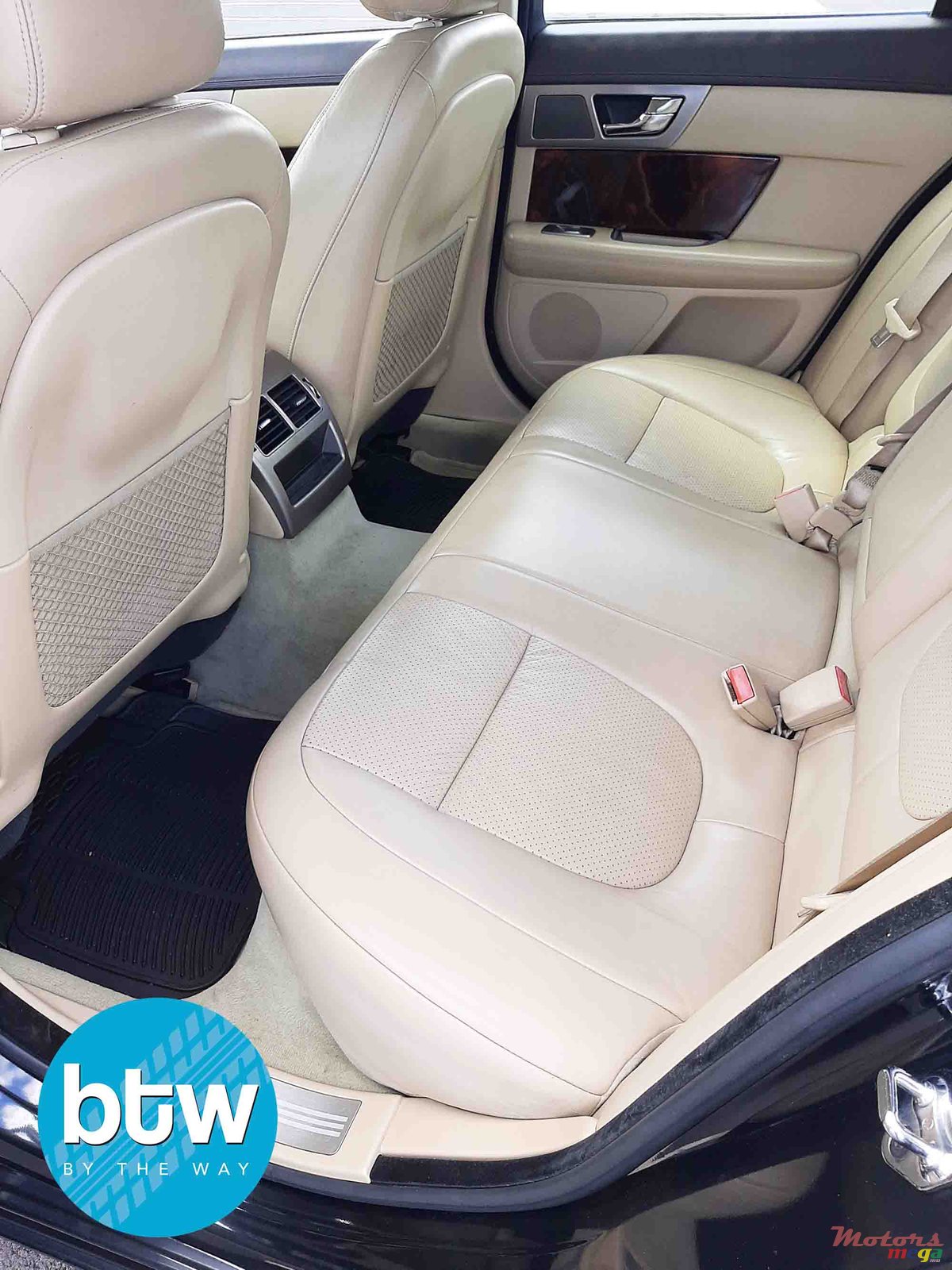 2008' Jaguar XF photo #4