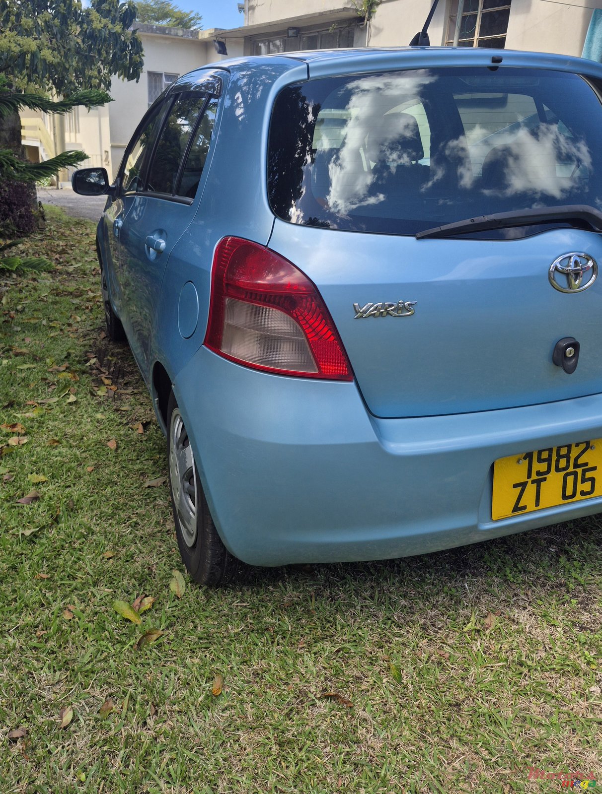 2005' Toyota Vitz photo #3