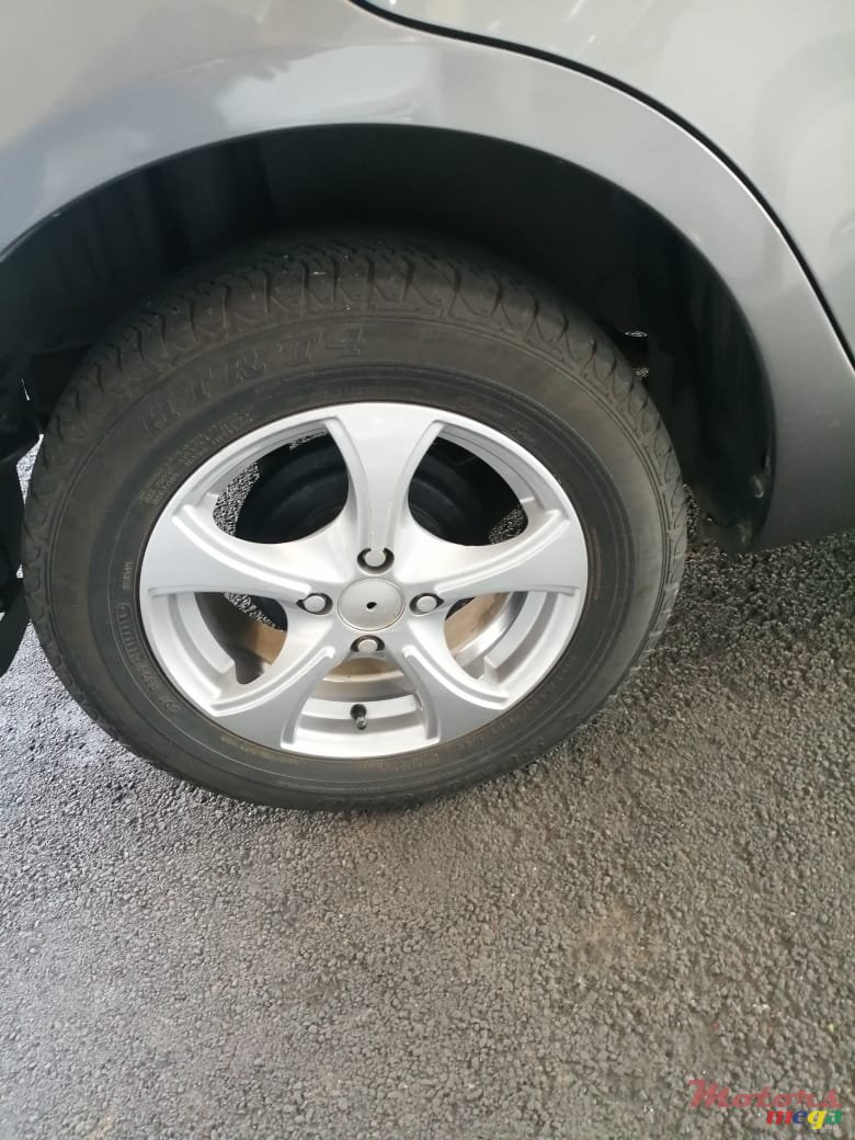 2013' Suzuki Ignis Dzire photo #5