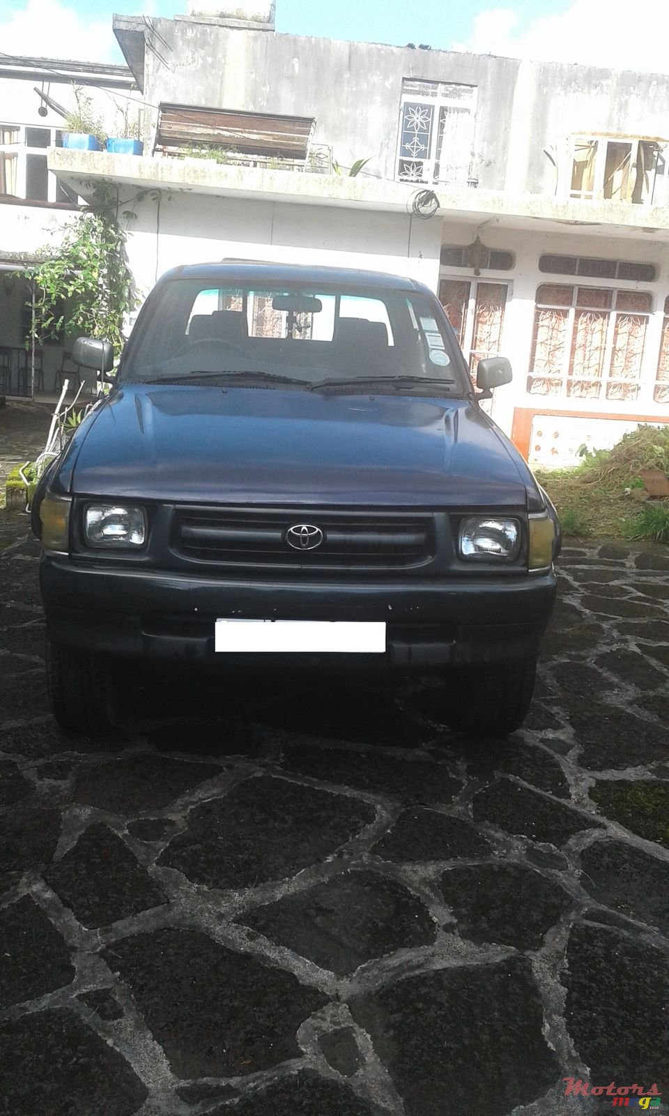 1999' Toyota Hilux photo #1