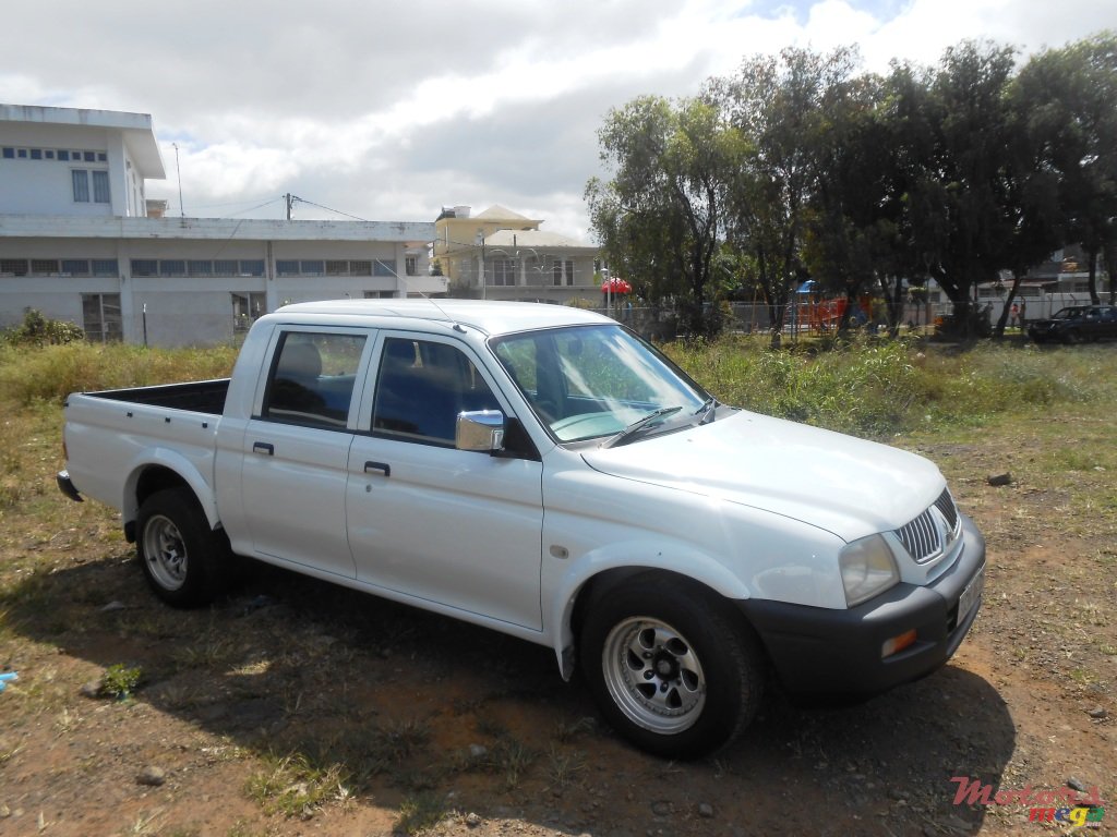 2005' Mitsubishi L 200 0 photo #4