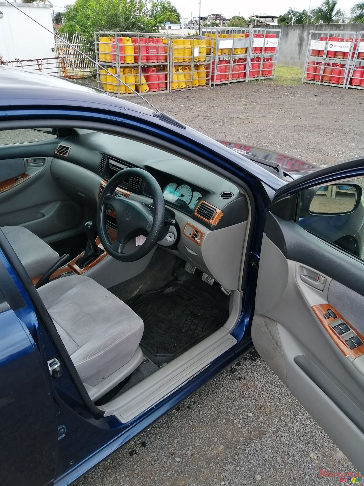 2002' Toyota Corolla photo #2