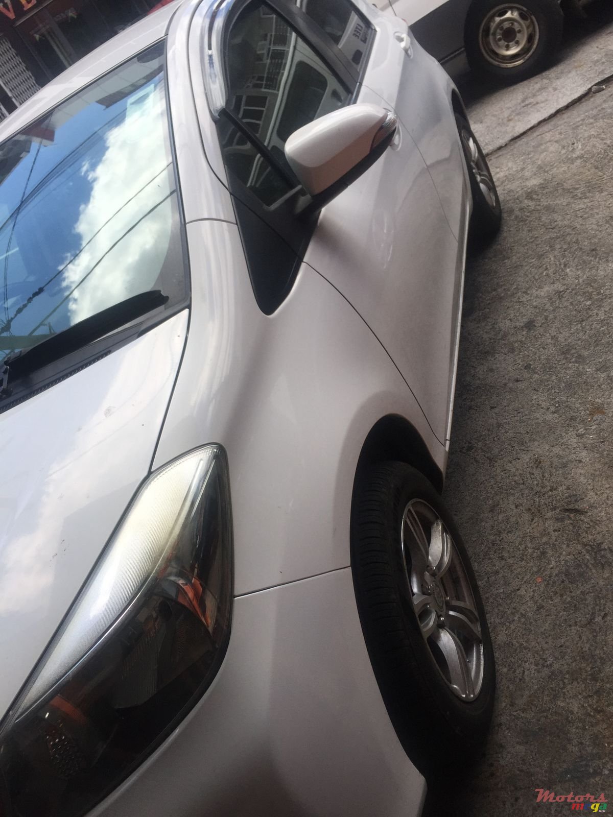 2012' Toyota Vitz photo #3