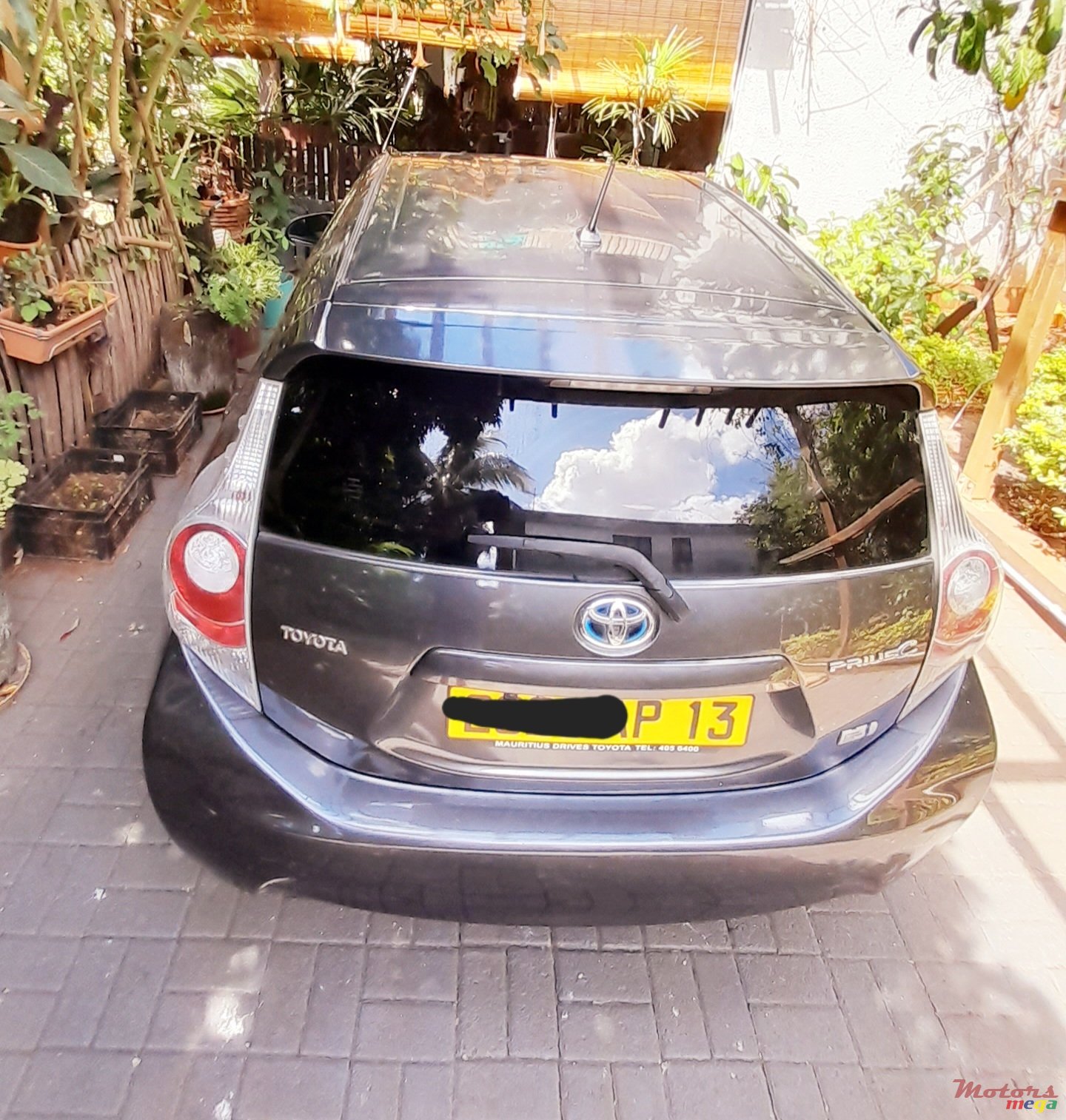 2013' Toyota Prius photo #3