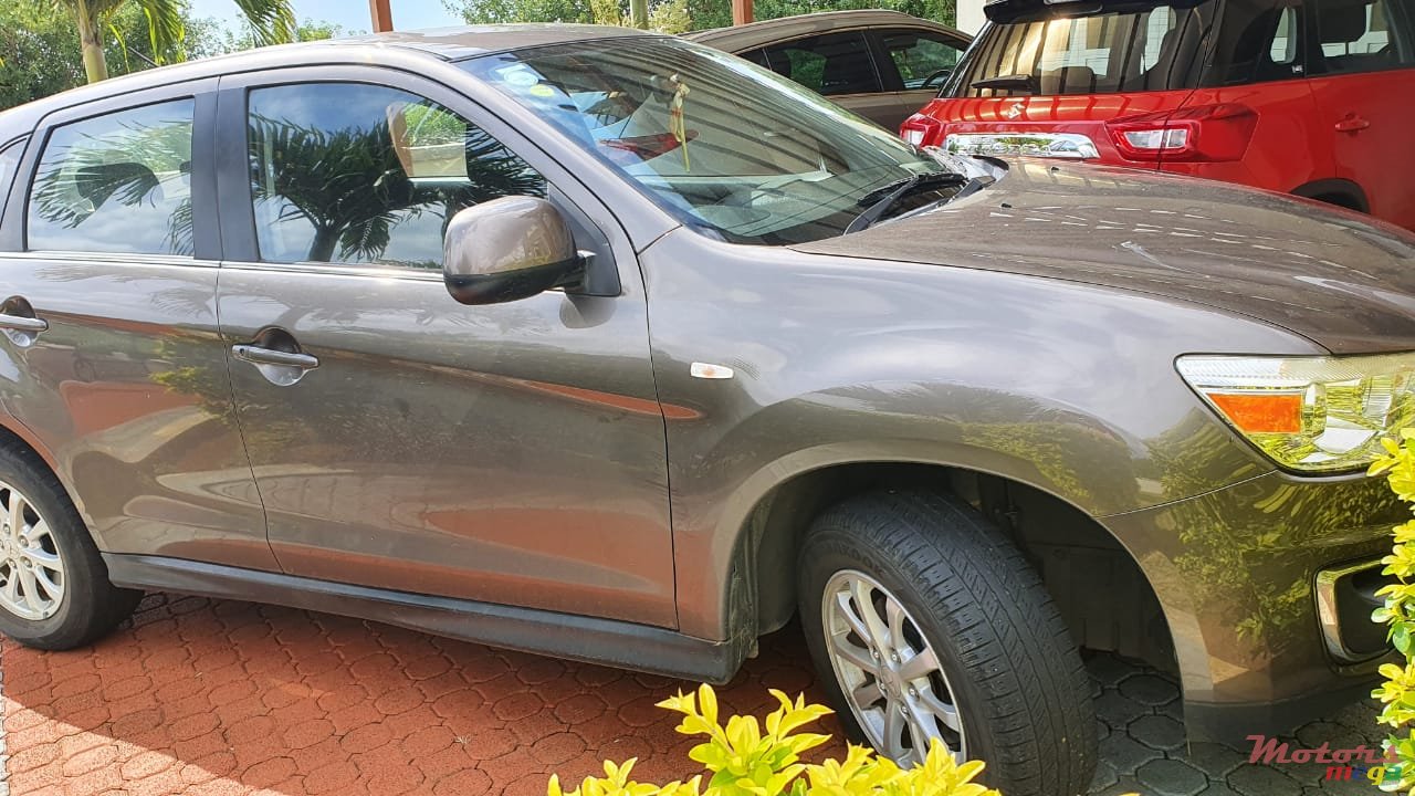 2014' Mitsubishi ASX photo #6