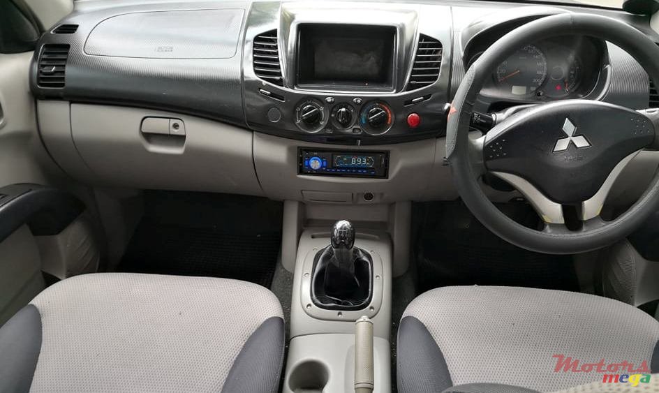 2008' Mitsubishi Triton photo #2