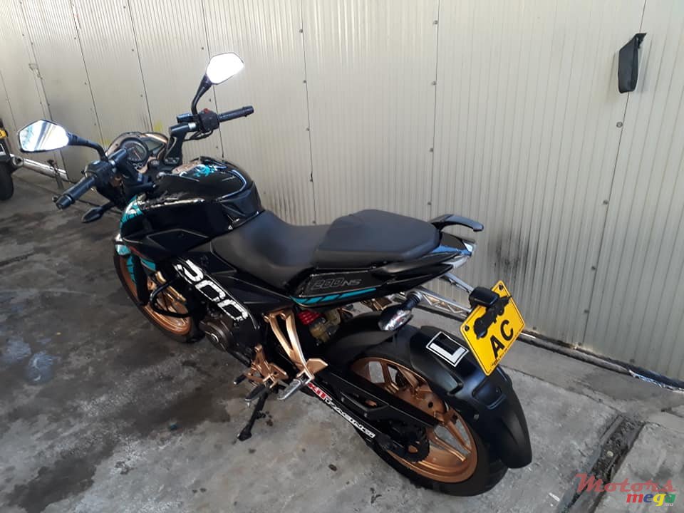 2017' Bajaj Pulsar photo #4